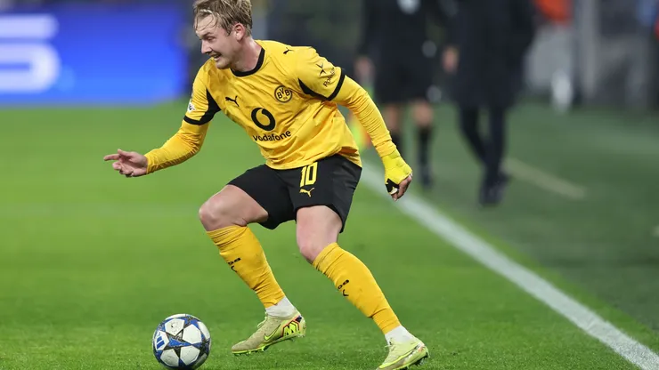O meia Julian Brandt em jogo do Borussia Dortmund (Christof Koepsel/Getty Images)