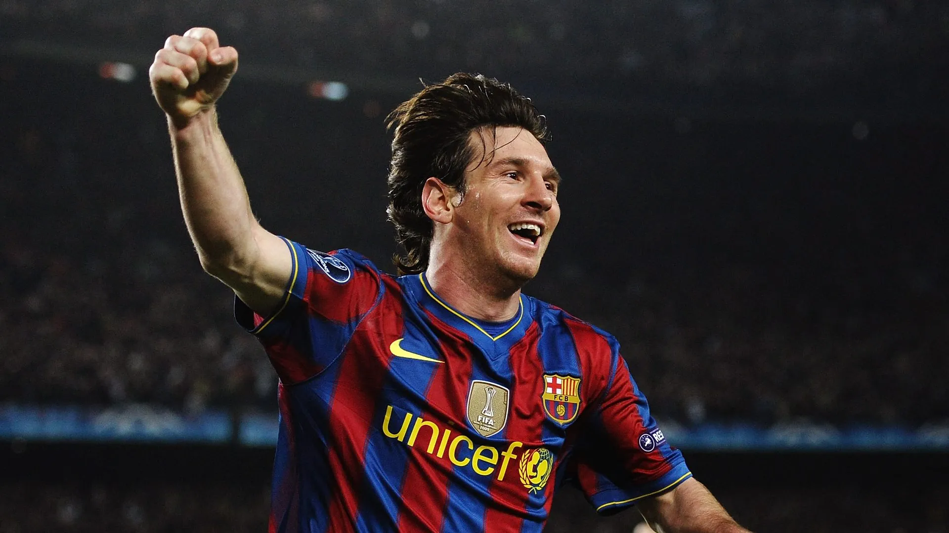 Lionel Messi, do Barcelona, comemora ao marcar seu quarto gol durante a partida de volta das quartas de final da UEFA Champions League entre Barcelona e Arsenal, no Camp Nou, em 6 de abril de 2010, em Barcelona, Espanha. (Foto de Jasper JuinenGetty Images)