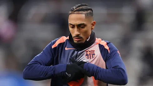 O atacante Raphinha em aquecimento no Barcelona (George Wood/Getty Images)

