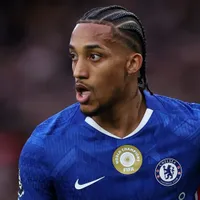 Davies não descarta ida de João Pedro ao Arsenal