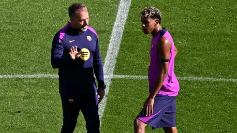 Lamine Yamal e Hansi Flick. (Foto:  David Ramos/Getty Images)
