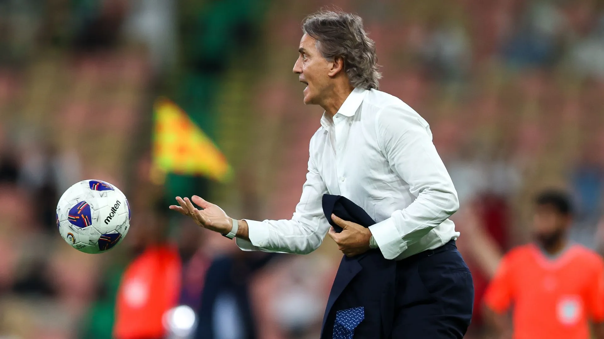 Roberto Mancini será temporariamente substituído (foto: Yasser Bakhsh/Getty Images)