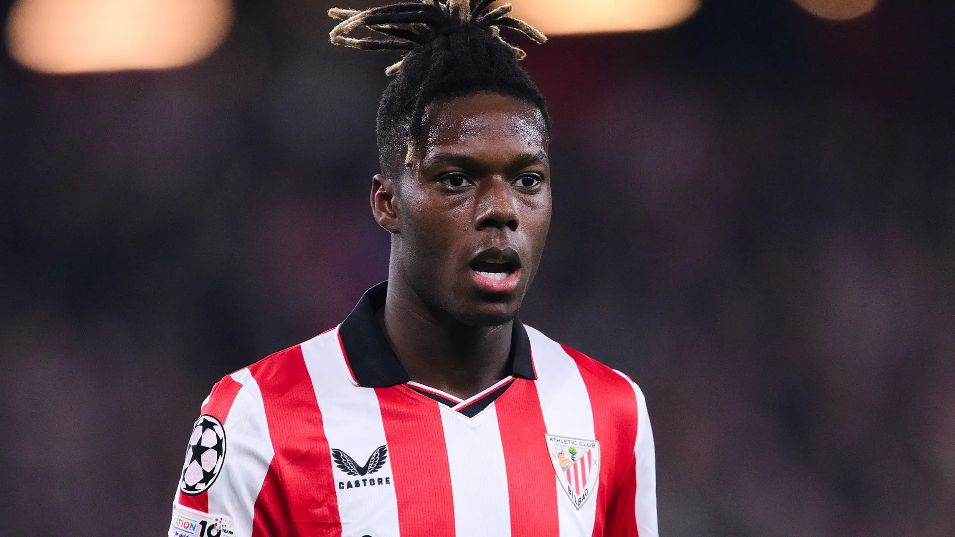 Nico Williams aparece concentrado durante uma partida pelo Athletic