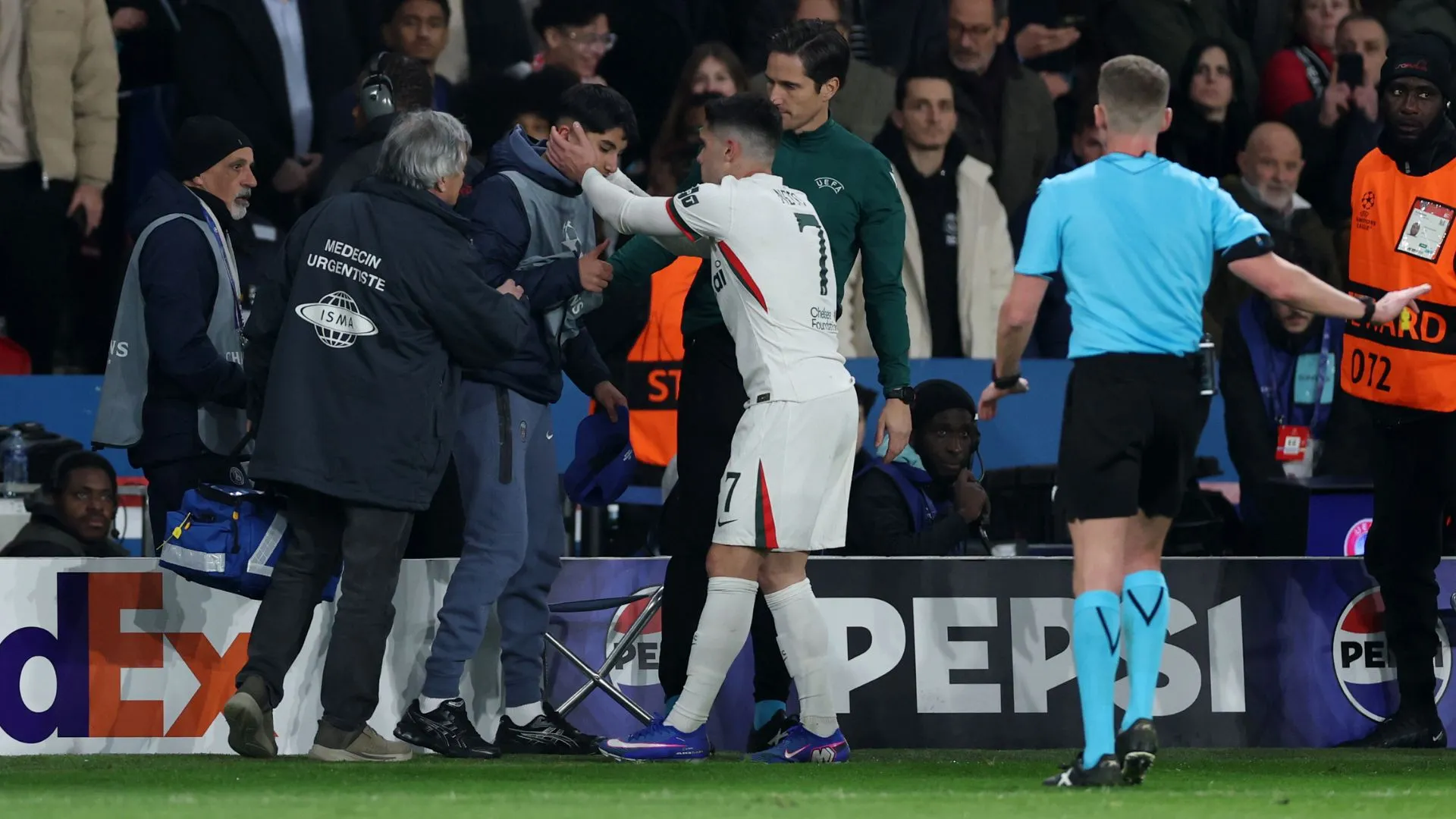 Pedro Neto pediu desculpa (foto: Justin Setterfield/Getty Images)