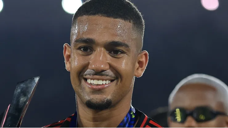 Flamengo x Samuel Lino: Quanto o Flamengo fatura de fato na proposta de R$ 144 milhões do Benfica pelo atacante. (Foto: Buda Mendes/Getty Images)