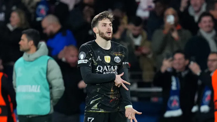 PSG fixa preço milionário para vender Kvaratskhelia e desperta interesse de gigantes da Inglaterra. (Foto de Franco Arland/Getty Images)