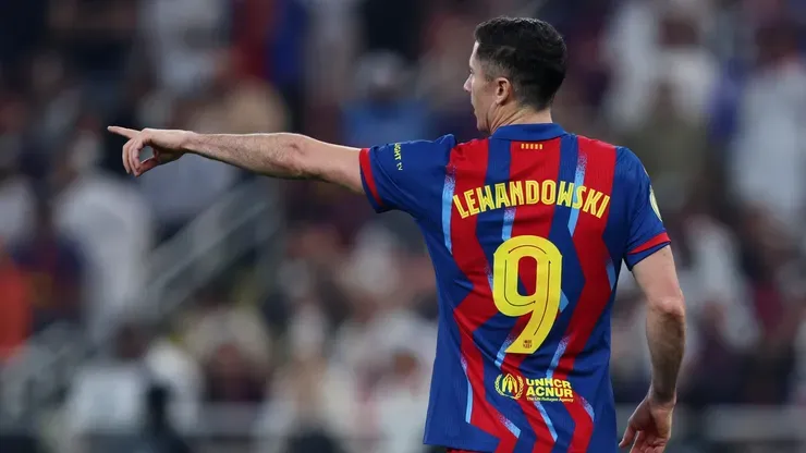 O centroavante Lewandowski em jogo do Barcelona (Yasser Bakhsh/Getty Images)