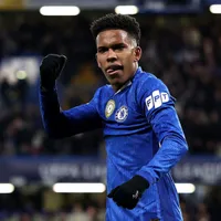 Estêvão não vai atuar em Chelsea x Newcastle, avisa Rosenior