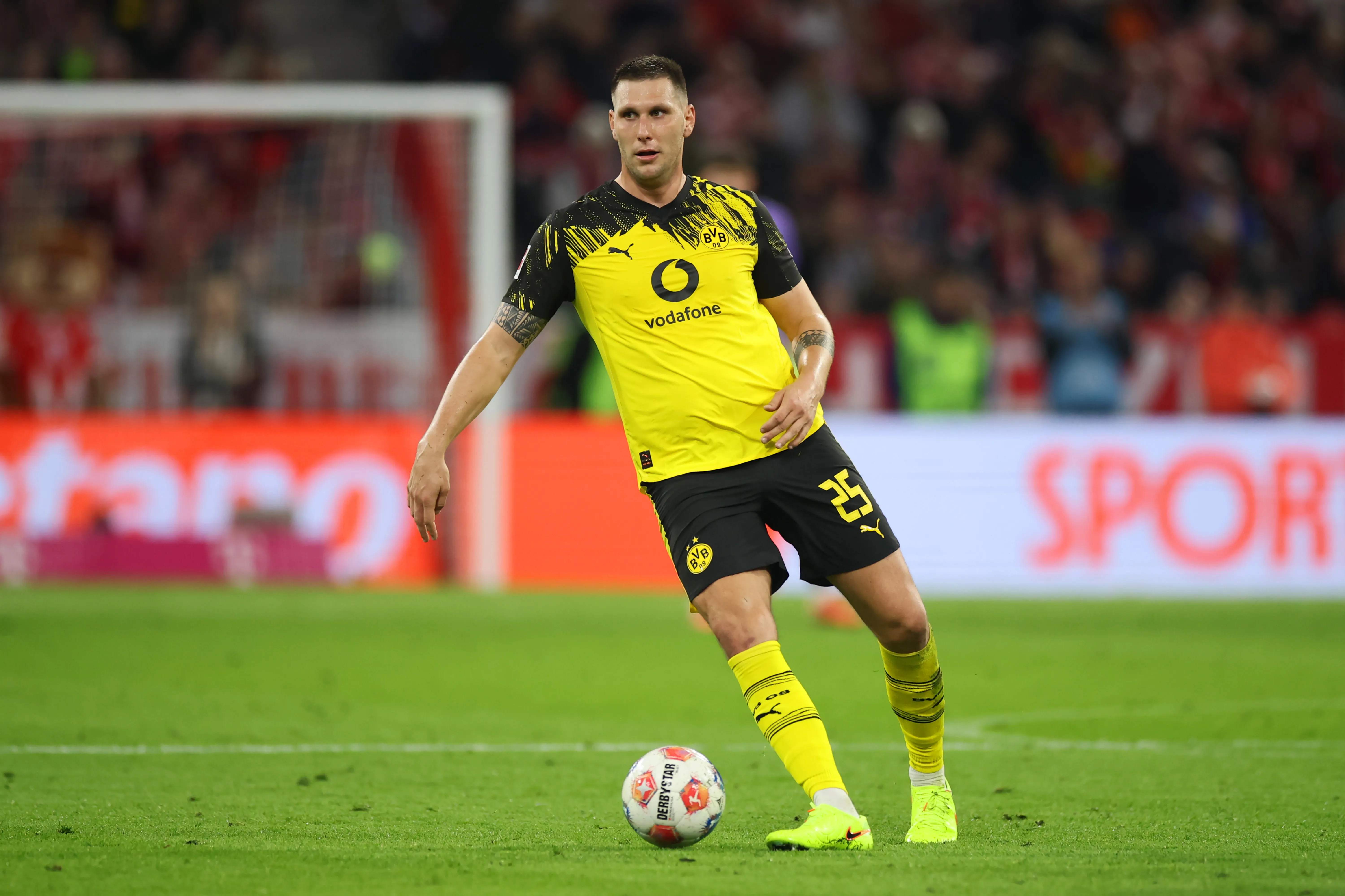 Niklas Süle em ação pelo Borussia. (Photo by Alex Grimm/Getty Images)