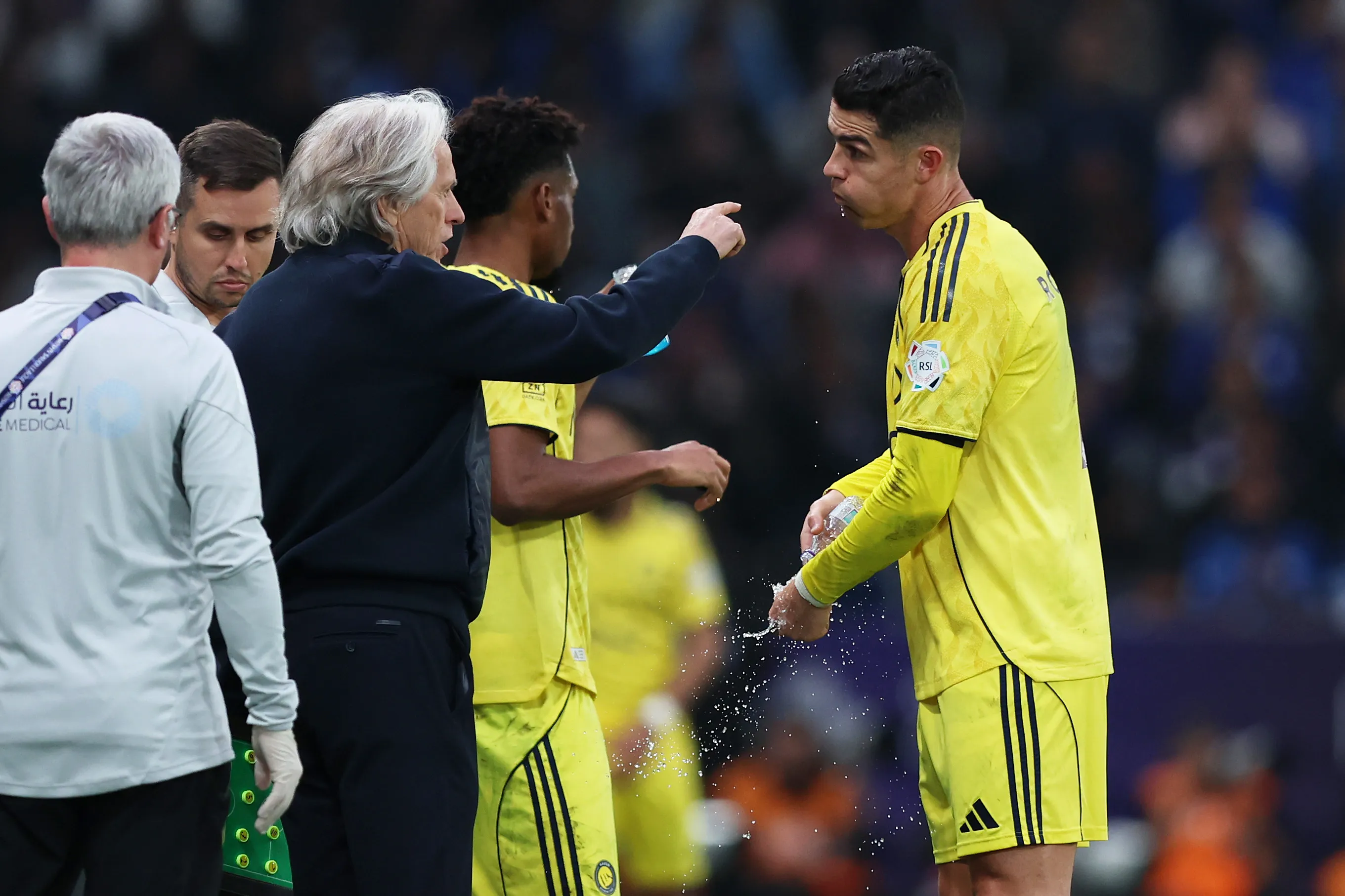 Cristiano Ronaldo e Jorge Jesus juntos no Al-Nassr.  (Foto: Yasser Bakhsh/Getty Images)