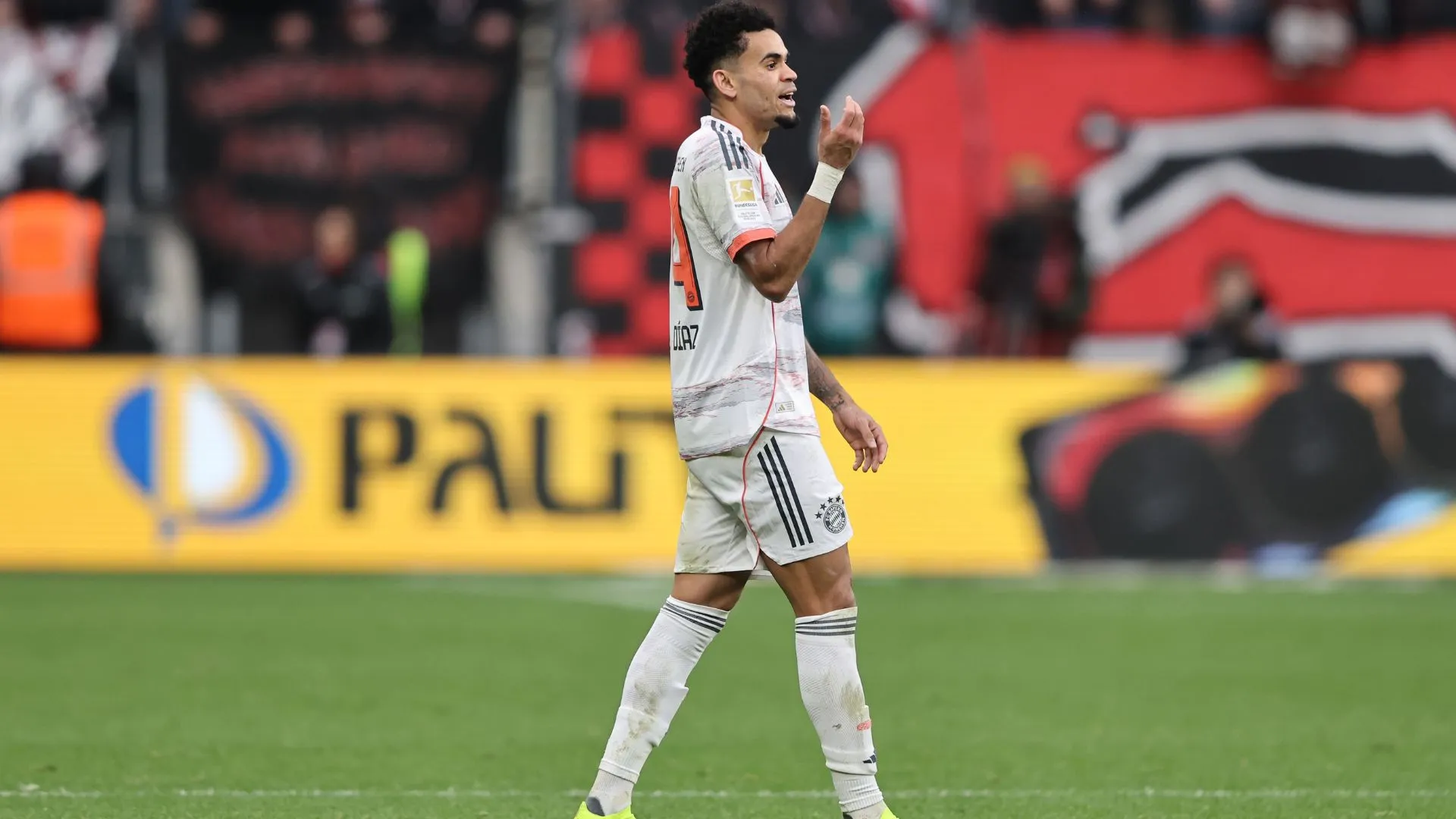 Díaz fez gol e foi expulso no segundo tempo (foto: Chirstof Koepsel/Getty Images)