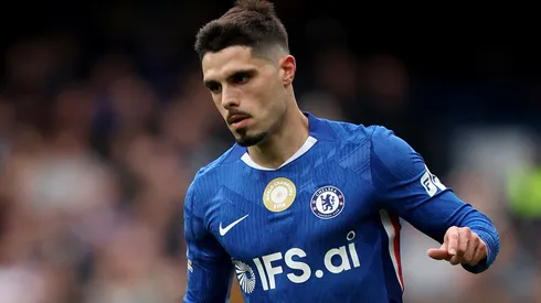 Pedro Neto em campo com as cores do Chelsea. Foto: Jasper Wax/Getty Images