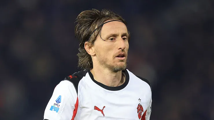 Modric pretende ficar no Milan por mais dois ou três anos, diz Rakitic. (Photo by Gabriele Maltinti/Getty Images)