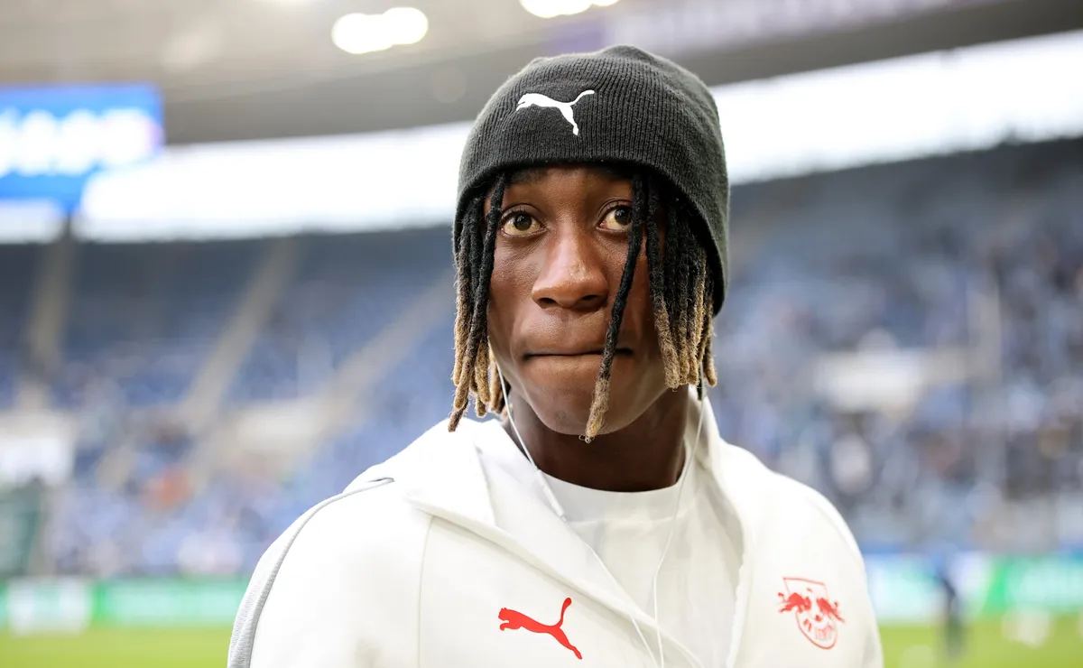 Yan Dimande Liverpool lidera corrida para contratar Yan Diomande, do RB Leipzig