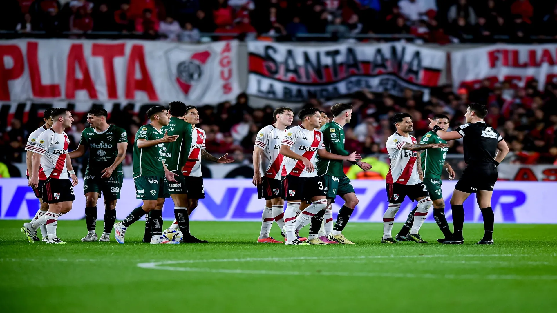 River Plate x Sarmiento em partida de 2025 – Marcelo Endelli/Getty Images