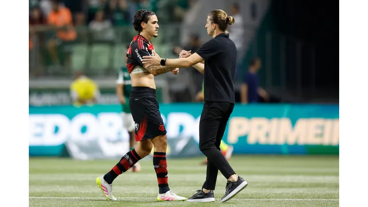 Ciclo explosivo de Filipe Luís e Pedro quase levou o camisa 9 para Premier League. (Foto de Miguel SchincariolGetty Images)
