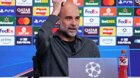 Pep Guardiola fala em entrevista coletiva no Manchester City (Alex Livesey/Getty Images)