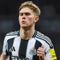 Lateral Lewis Hall, do Newcastle, é alvo do Barça