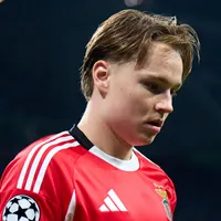 Andreas Schjelderup entra na mira do Barcelona