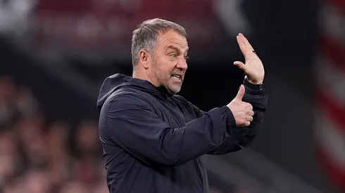 Barcelona quer renovar com Hansi Flick após a reeleição de Joan Laporta. (Photo by Juan Manuel Serrano Arce/Getty Images)