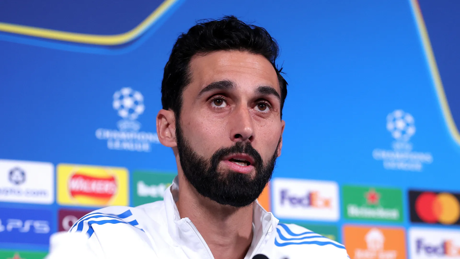 Arbeloa durante entrevista coletiva pelo Real Madrid