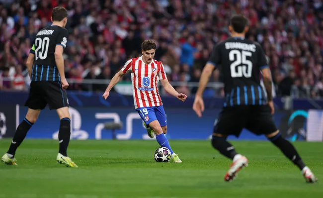 Julian Alvarez, do Atlético de Madrid, durante partida da Champions League. Foto: Clive Brunskill/Getty Images