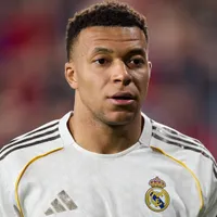 Mbappé sente incômodo no joelho durante treino no Etihad