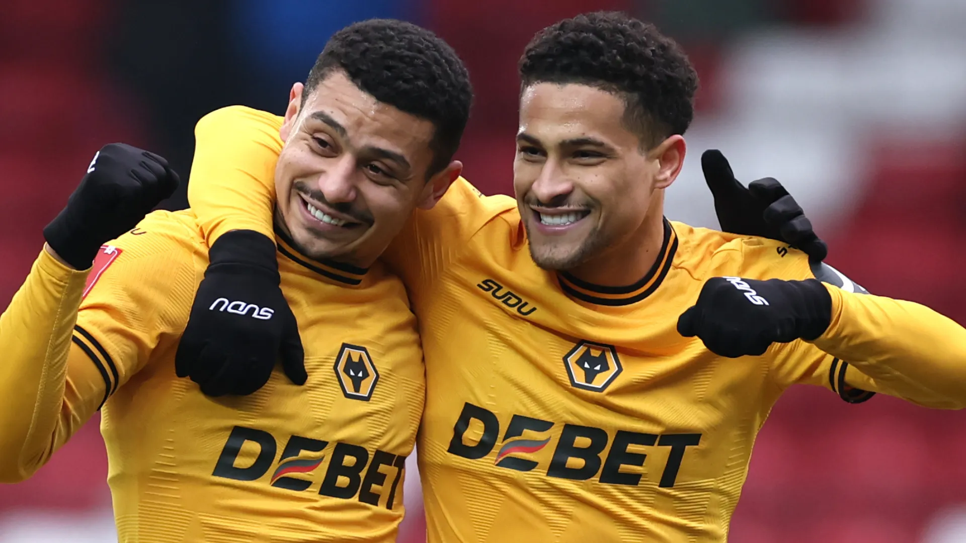 André e João Gomes em campo pelo Wolverhampton. Foto: Naomi Baker/Getty Images