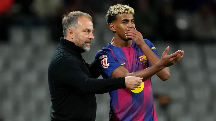 Hansi Flick e Lamine Yamal, do Barcelona. (Foto: Alex Caparros/Getty Images)