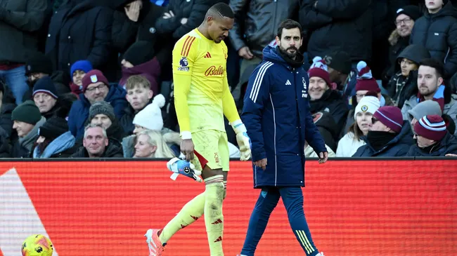 John se lesiona durante partida do Nottingham Forest