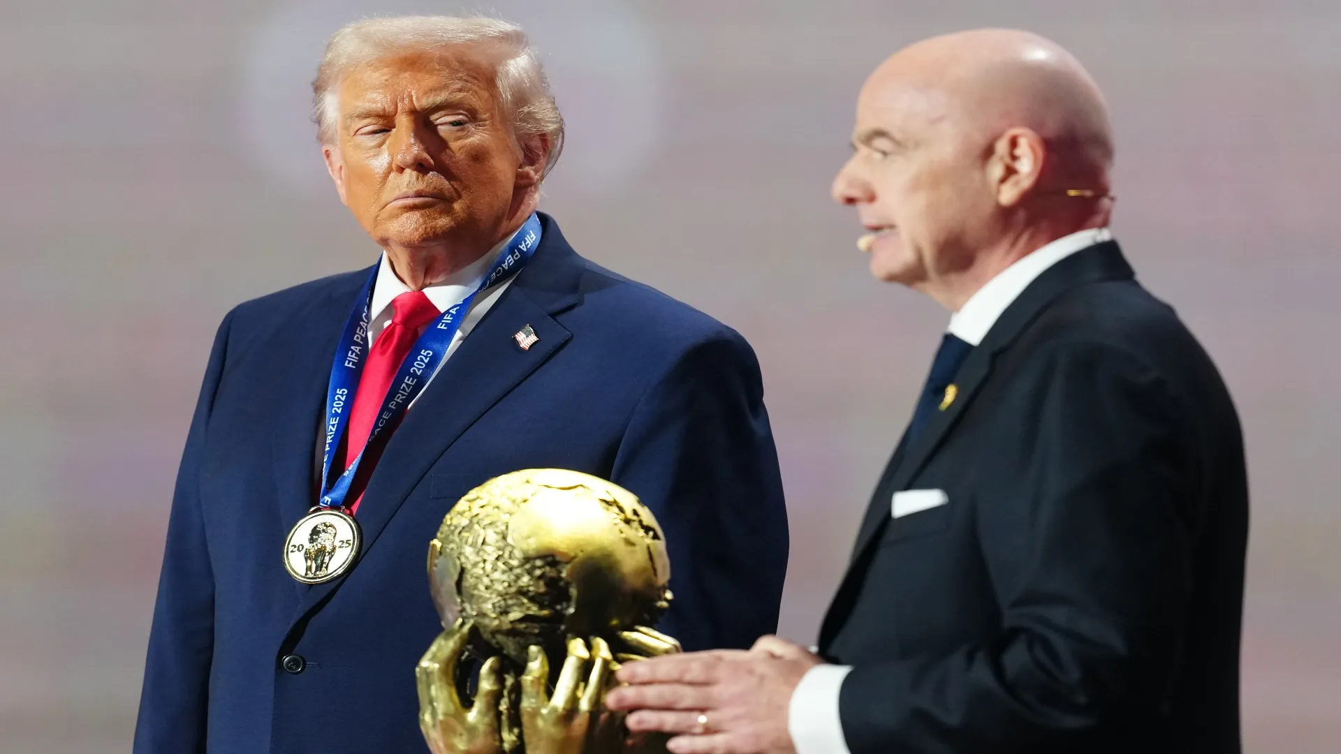Presidente Trump recebe Prêmio da Paz da Fifa de Gianni Infantino – Jia Haocheng – Pool/Getty Images