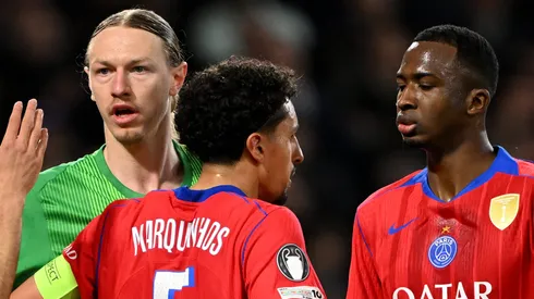 Jogadores do PSG comemoram vitória da equipe sobre o Chelsea. (Photo by Mike Hewitt/Getty Images)