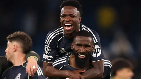 Vini Jr e Rudiger comemoram gol do Real Madrid. (Photo by Carl Recine/Getty Images)