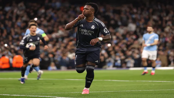 Vini Jr comemora gol em Manchester City x Real Madrid - Carl Recine/Getty Images