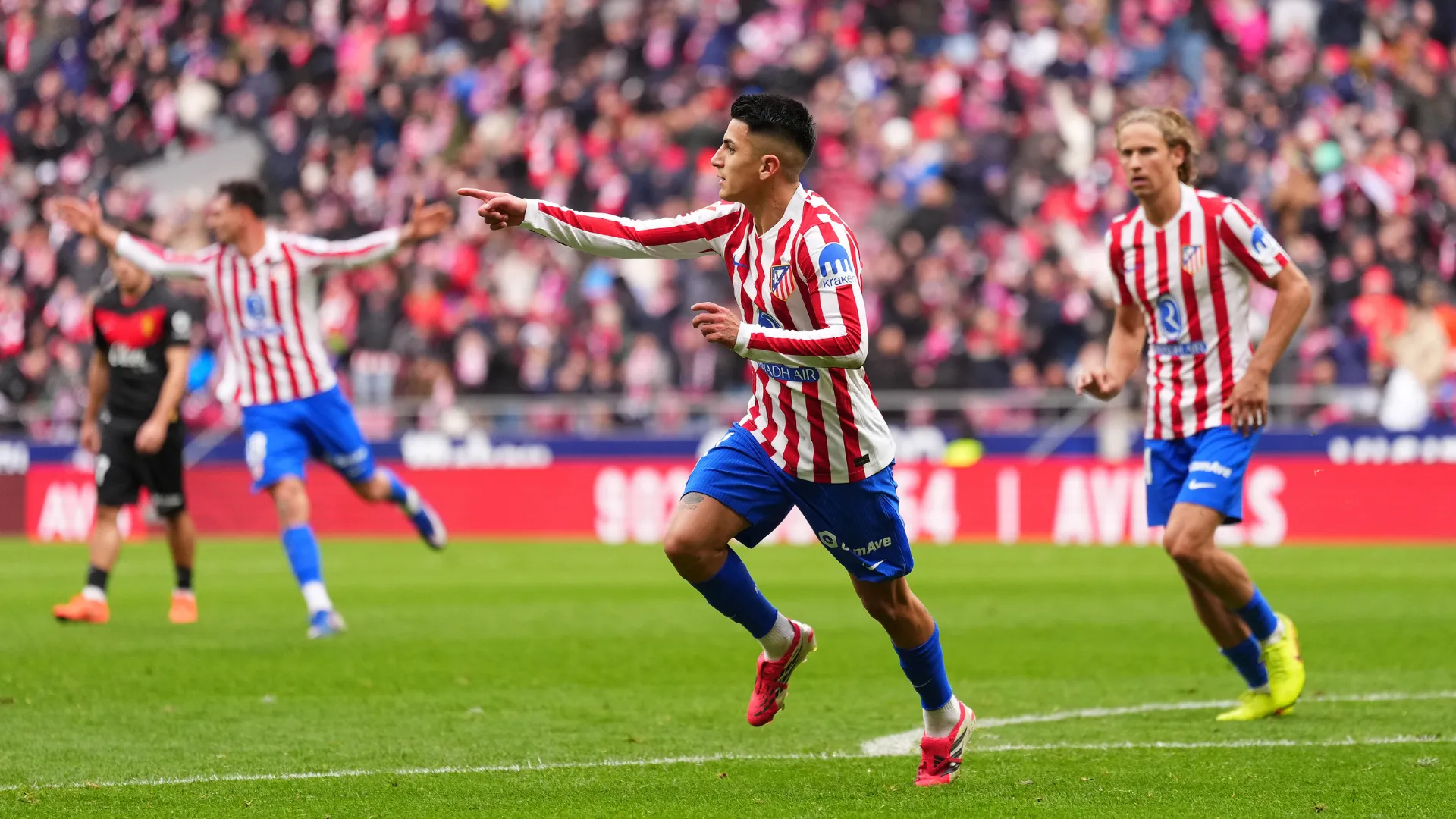 Thiago Almada comemorando pelo Atlético de Madrid