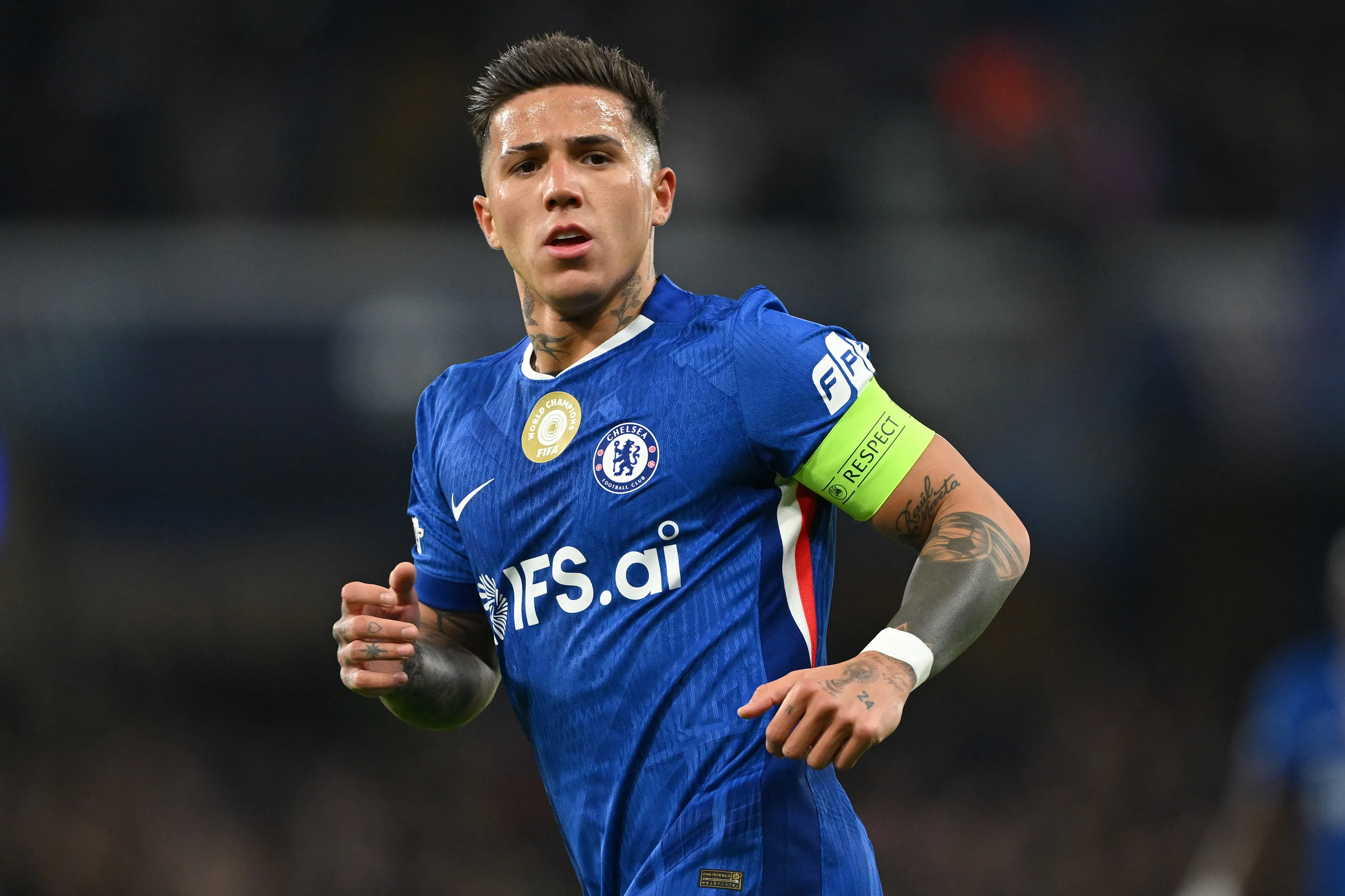 Enzo Fernández tem futuro indefinido (Foto:Mike Hewitt/Getty Images)