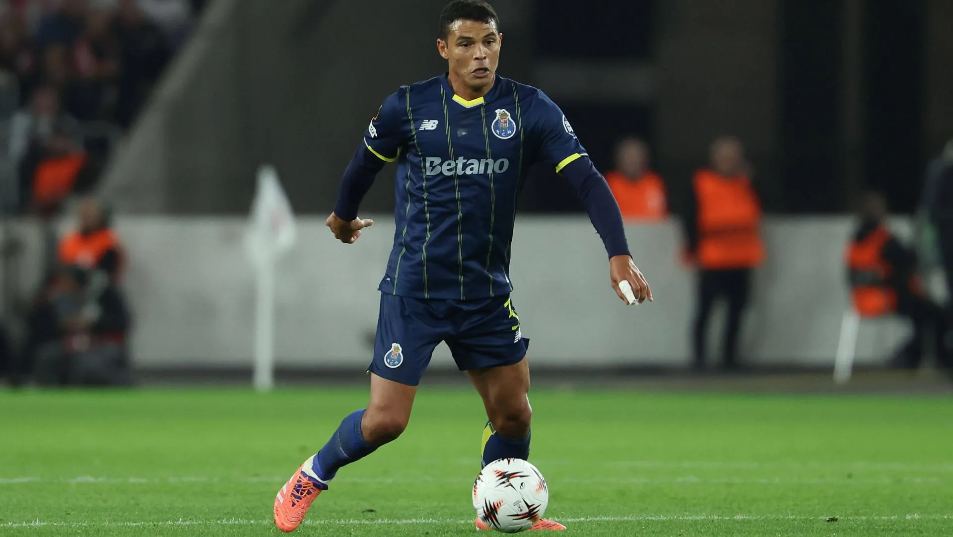 Thiago Silva em ação durante partida da Europa League. Foto: IMAGO/&nbsp;HMB-Mídia