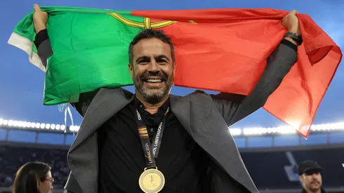O técnico Artur Jorge comemora título da Libertadores 2024 (Buda Mendes/Getty Images)