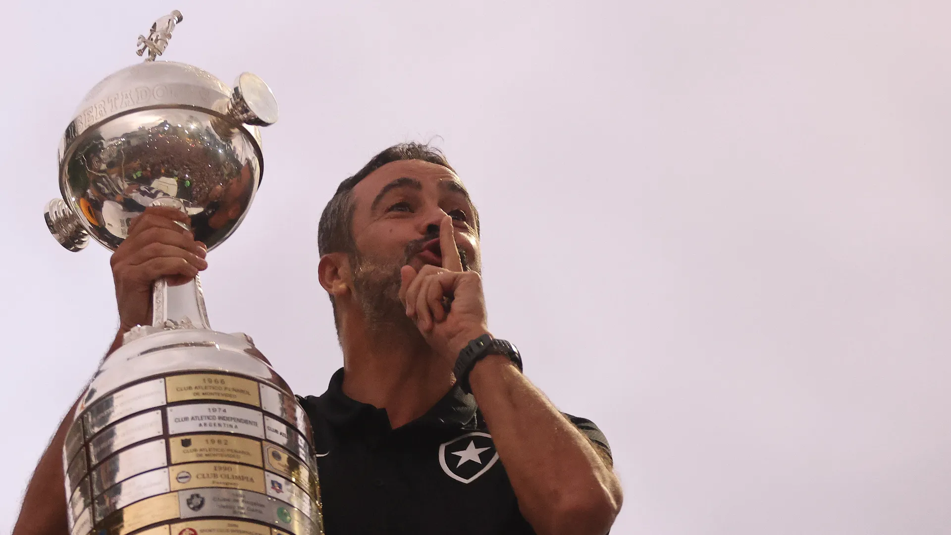 Artur Jorge comemora título da Libertadores pelo Botafogo