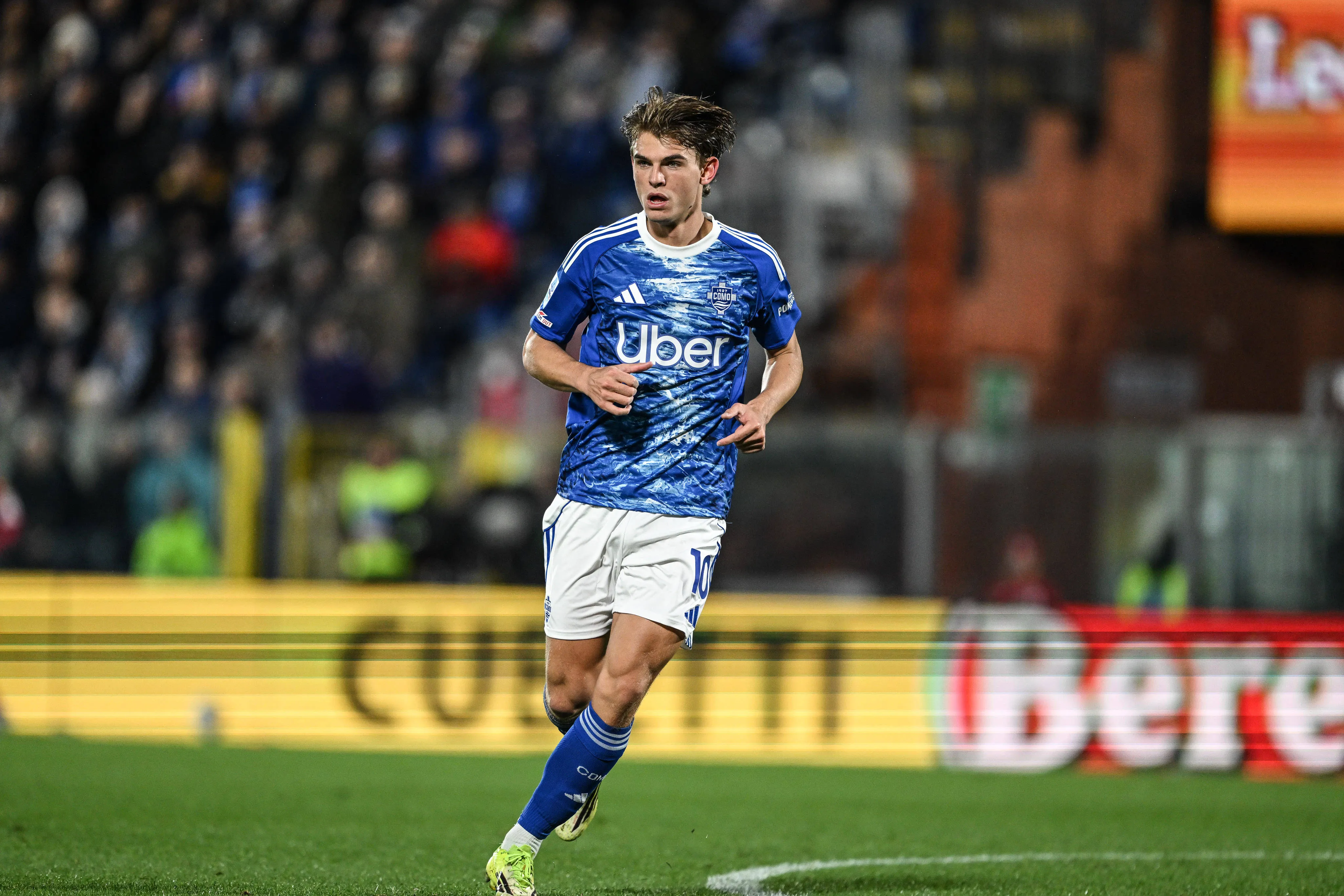 Manchester City tem interesse em Nico Paz, do Como, como possível substituto de Bernardo Silva. O jovem já atuou no Real Madrid e o clube merengue tem opção de recompra. Foto: IMAGO / Sportimage