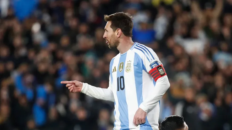 O atacante Lionel Messi em jogo da Argentina (Marcos Brindicci/Getty Images)