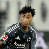 United e outros três clubes observam Brown, do Frankfurt