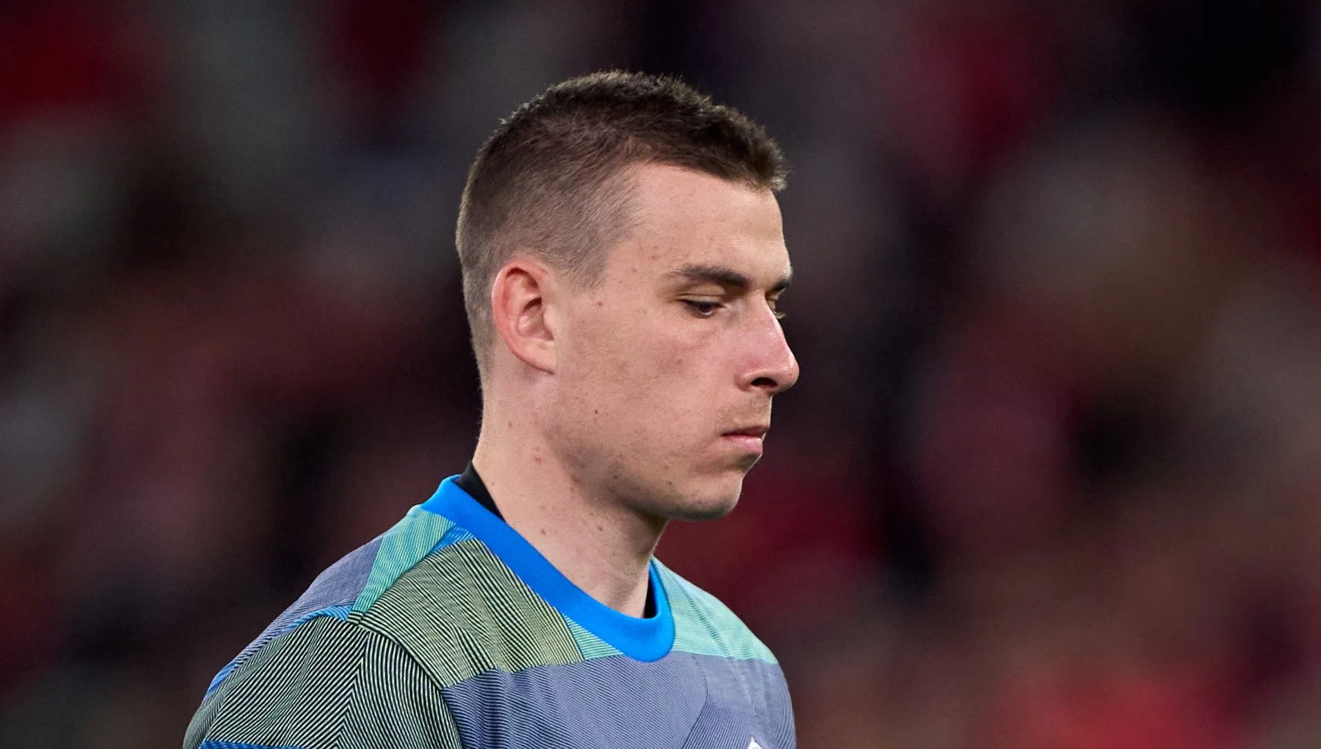 Andriy Lunin, do Real Madrid, aquece antes da partida de ida do Play-off da fase eliminatória da UEFA Champions League 2025/26 entre SL Benfica e Real Madrid C.F. no Estádio do SL Benfica em 17 de fevereiro de 2026 em Lisboa, Portugal. (Foto de Angel Martinez/Getty Images)