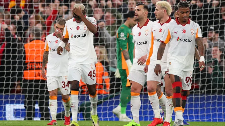 Osimhen disputou Liverpool x Galatasaray com o braço enfaixado