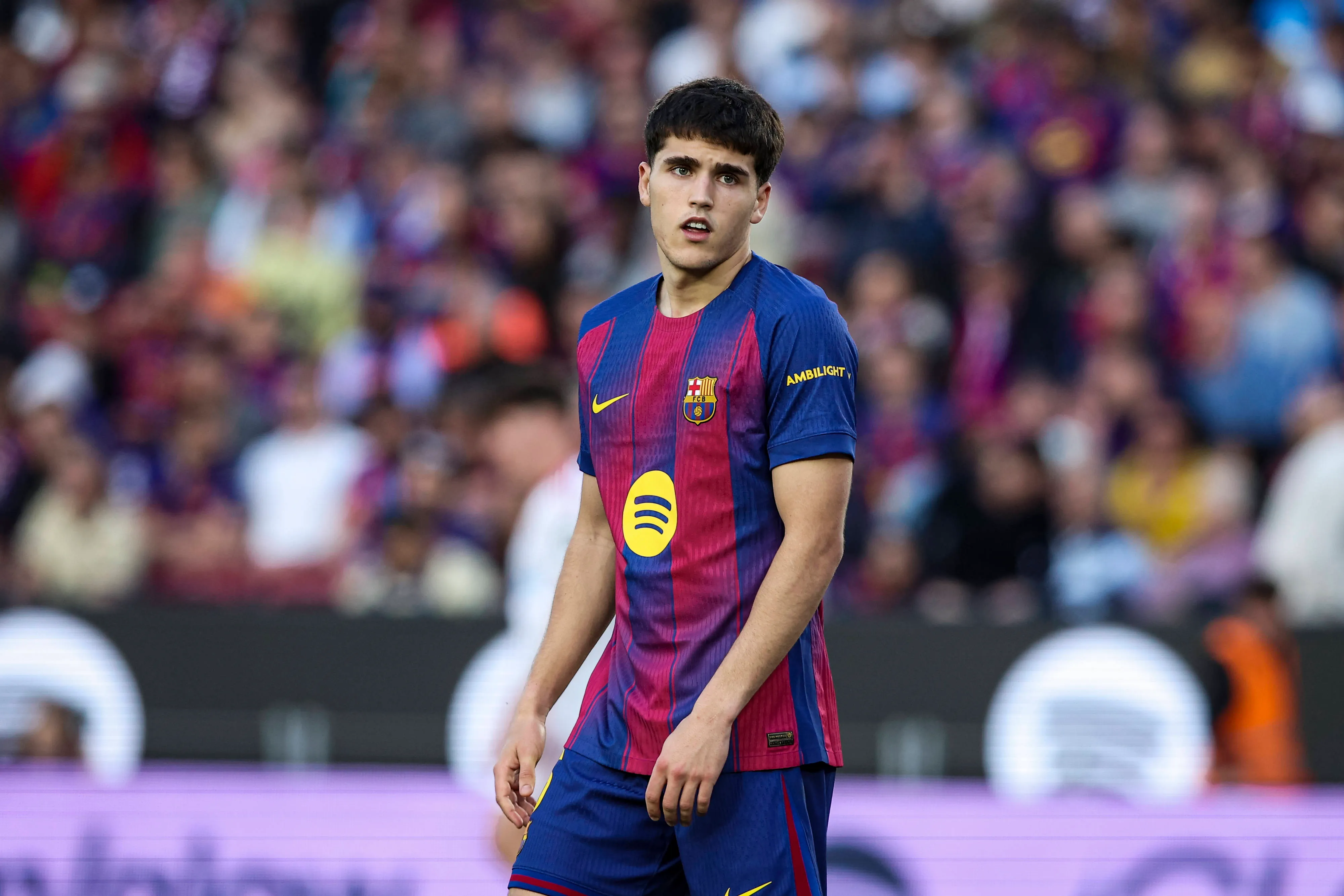 Arsenal, Manchester City e outros grandes clubes têm interesse no zagueiro do Barcelona, Pau Cubarsí. Foto: IMAGO /&nbsp;NurPhoto