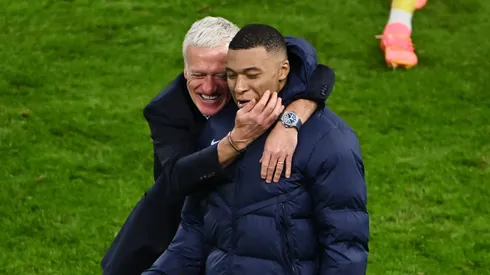 Didier Deschamps e Mbappé juntos pela França. (Foto: Dan Mullan/Getty Images)