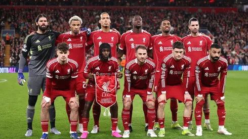 Jogadores do Liverpool posam para foto (Michael Regan/Getty Images)