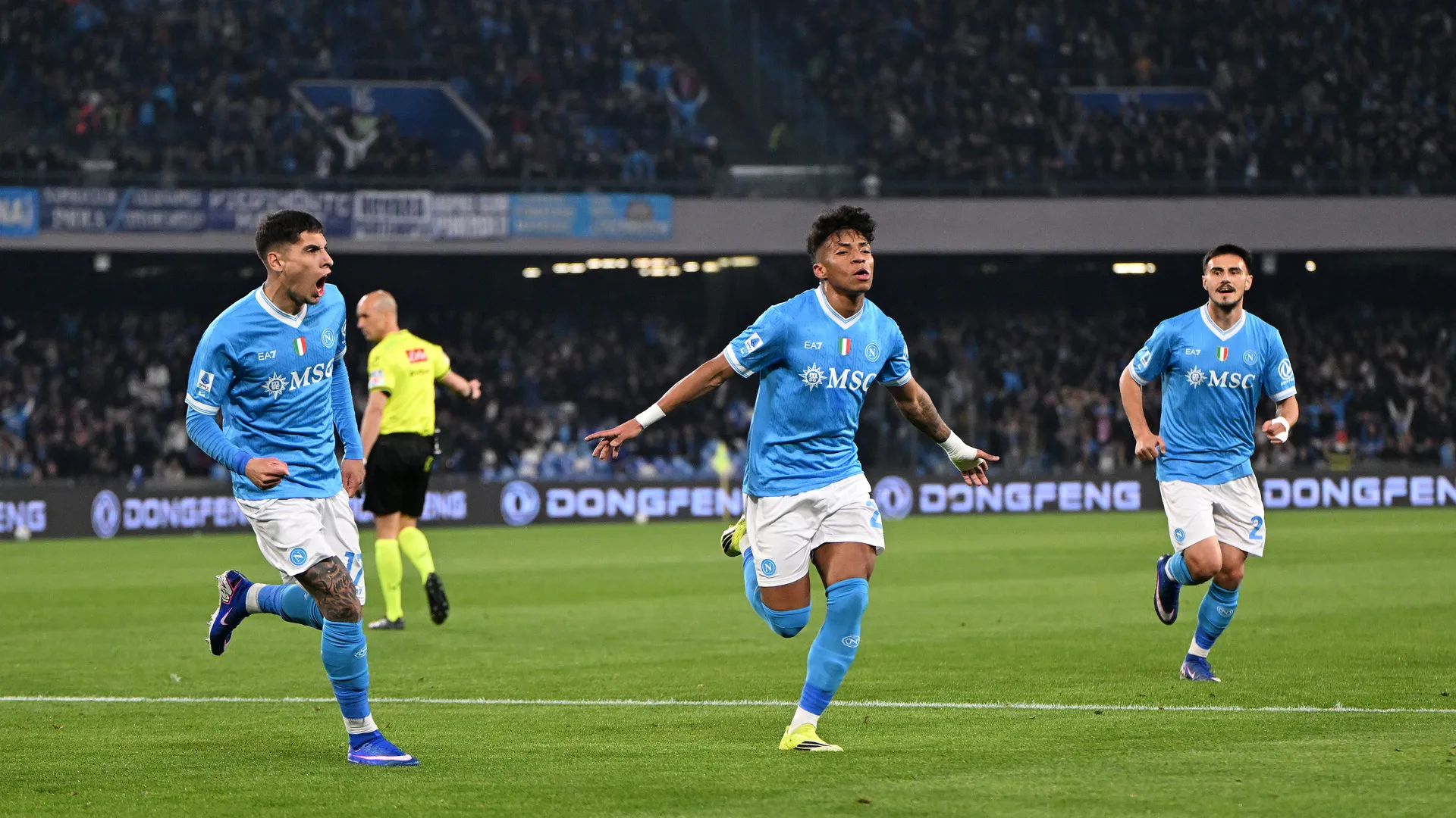 Alisson Santos comemora pelo Napoli (Foto: Francesco Pecoraro/Getty Images)