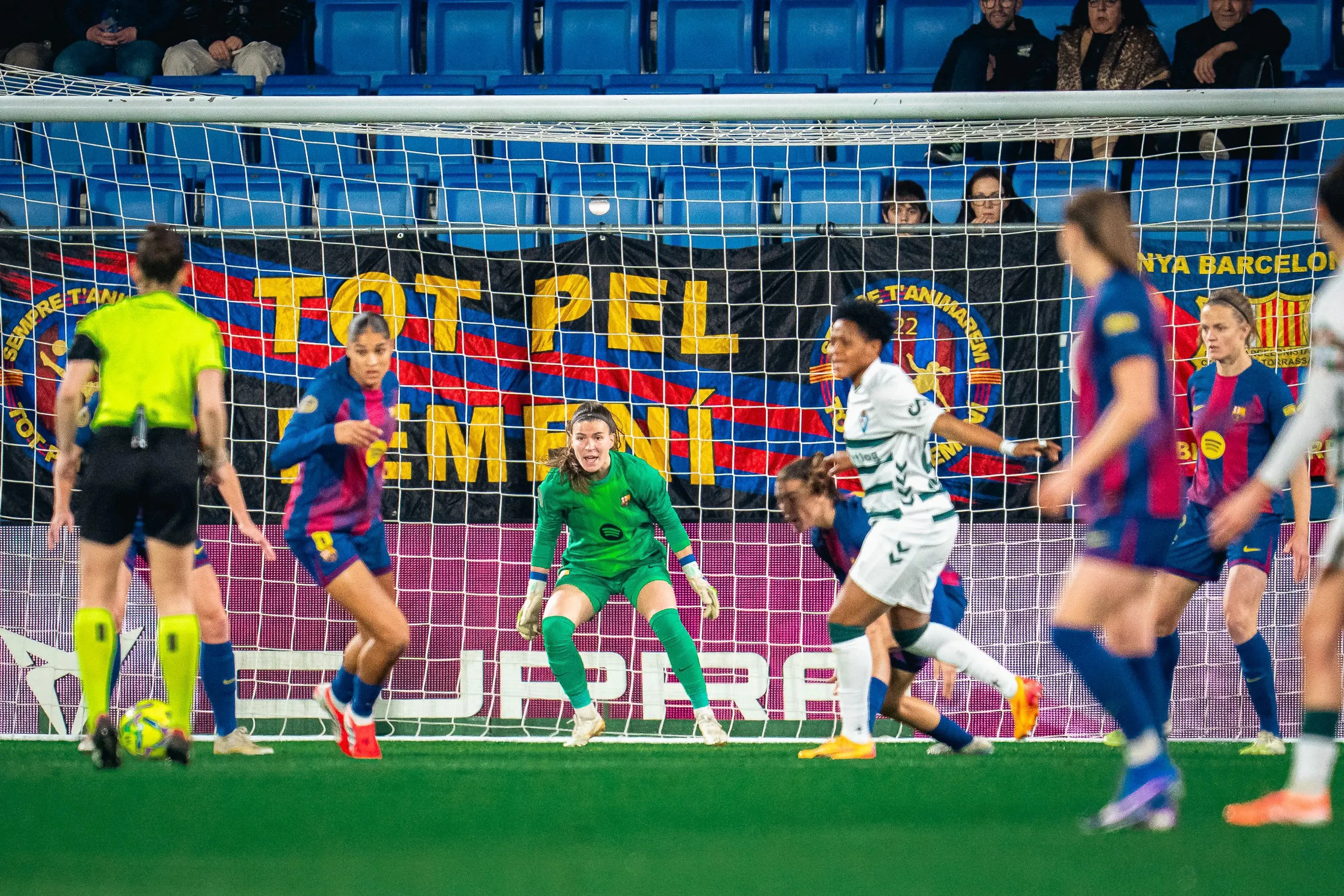 Jogadoras do Barcelona durante a partida contra o Eibar na Liga F