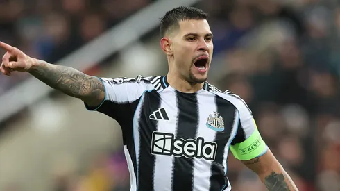 Bruno Guimarães, provável novo reforço do United. (Photo by Stu Forster/Getty Images)